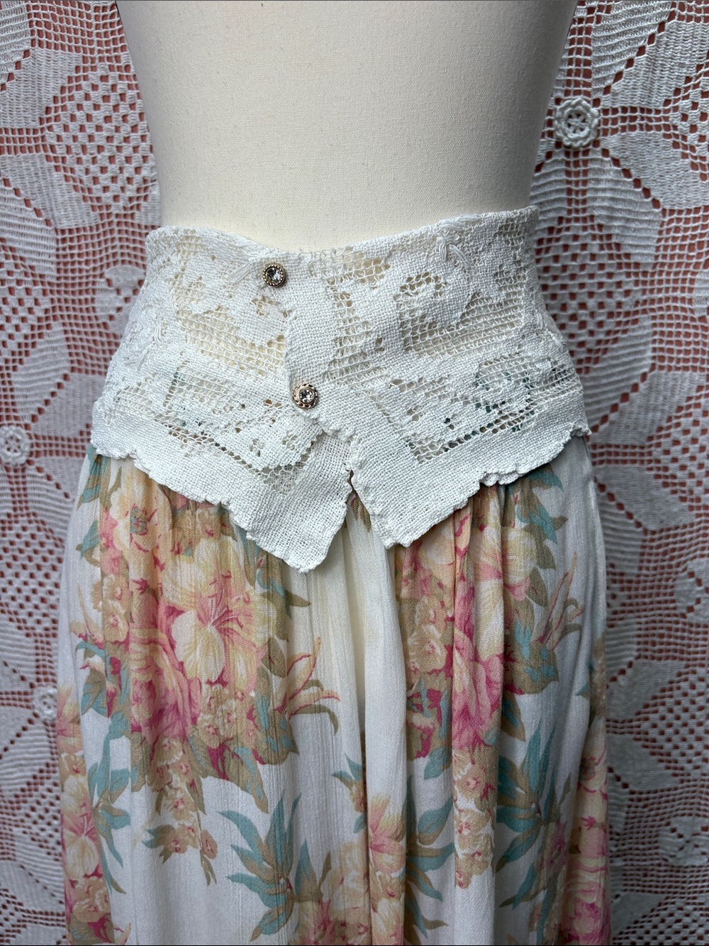 Vintage Doily Lace Belt | Adjustable Waist | Cottagecore Boho - Picture 3 of 10